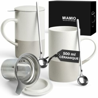 Set de tasse à thé en céramique avec infuseur et cuillère.
