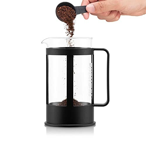 Cafetière à piston avec café moulu