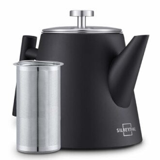 Théière noire moderne avec infuseur en métal.