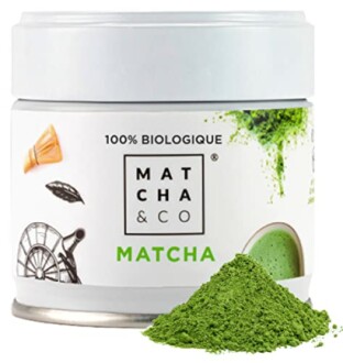 Poudre de matcha biologique avec boîte.